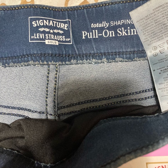 Signature by levi Strauss pull- on skinny Size 8M - Picture 5 of 8